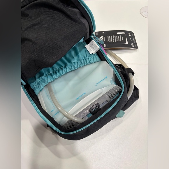 Dakine Women’s Session 8L Bike Hydration Backpack Pack Black Teal Bag NWT